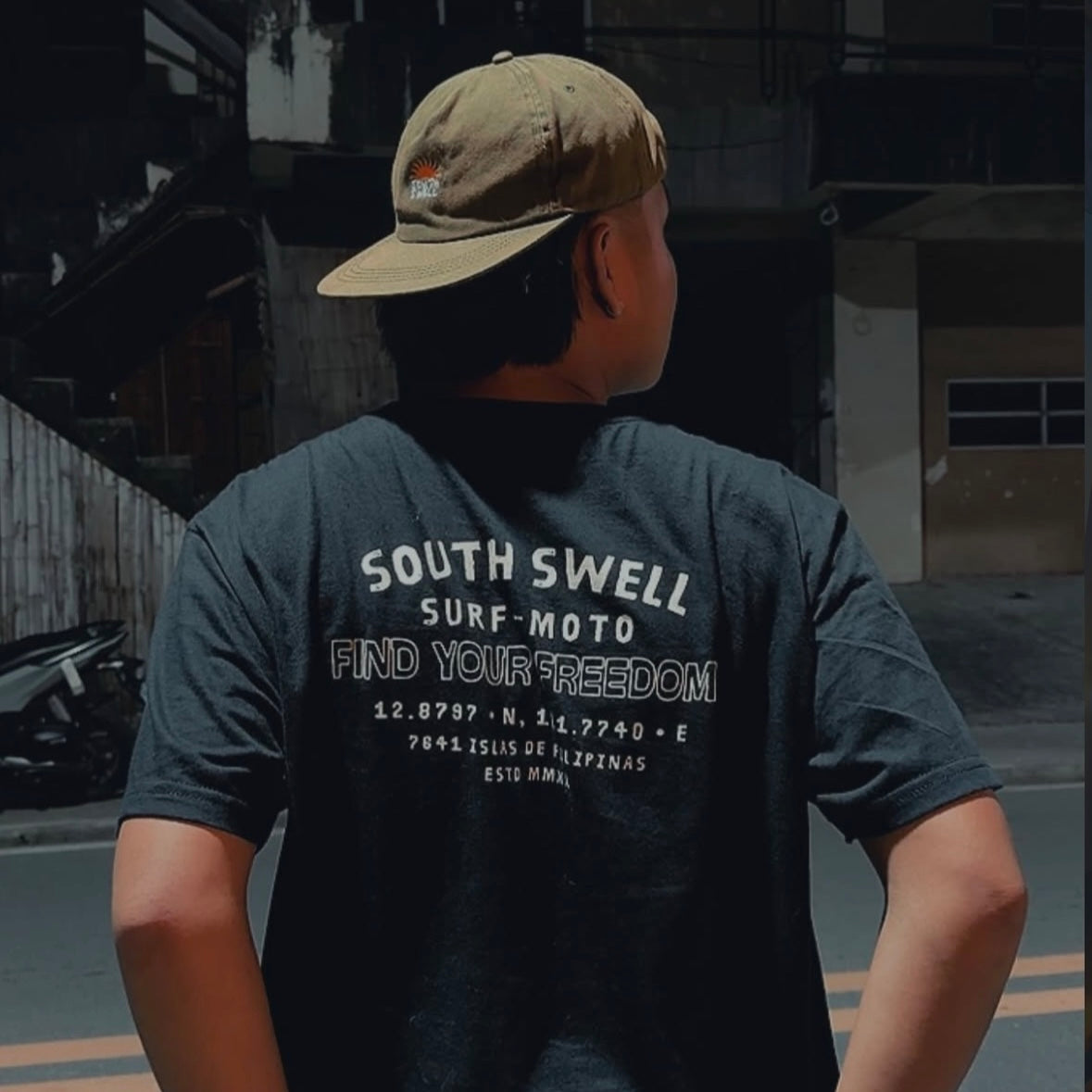 SURF MOTO VI Lifestyle Tee
